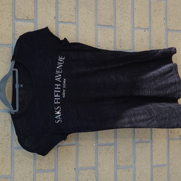 Saks Fifth Avenue T-shirt 🇺🇦 Fundraiser - Picture 1 of 5